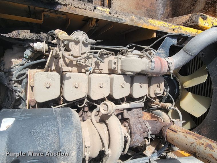 image for item LV9472 2004 Blaw Knox PF-5510  paver