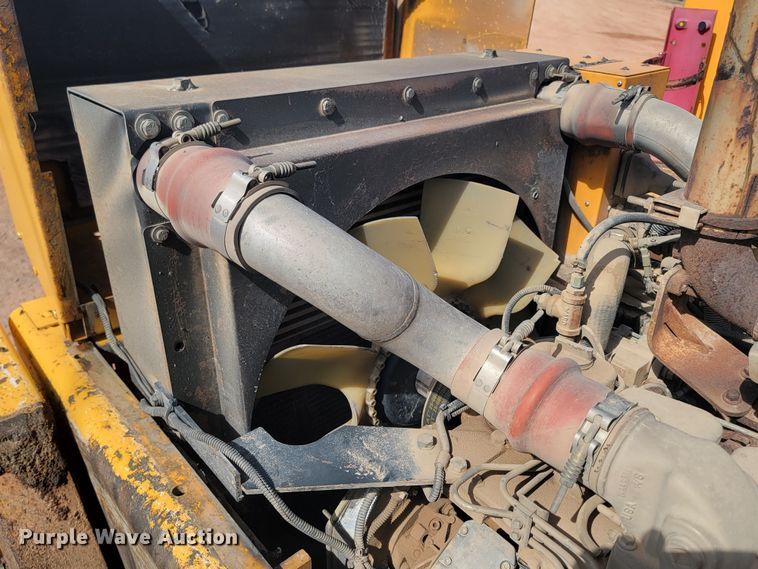 image for item LV9472 2004 Blaw Knox PF-5510  paver