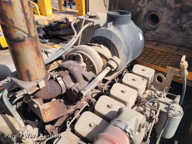 image for item LV9472 2004 Blaw Knox PF-5510  paver