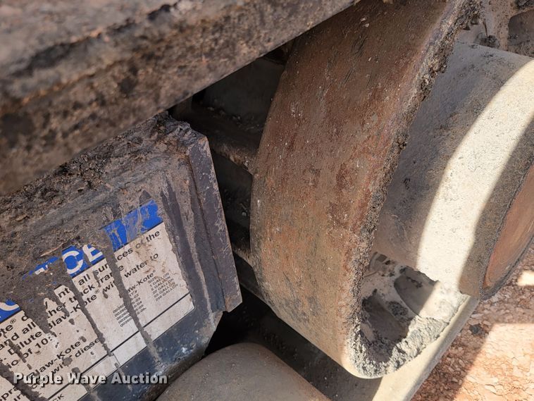 image for item LV9472 2004 Blaw Knox PF-5510  paver