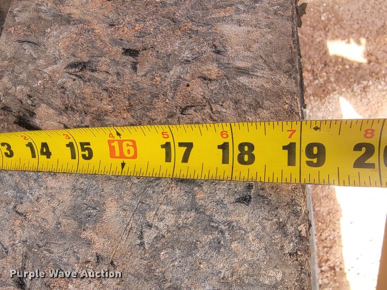 image for item LV9472 2004 Blaw Knox PF-5510  paver