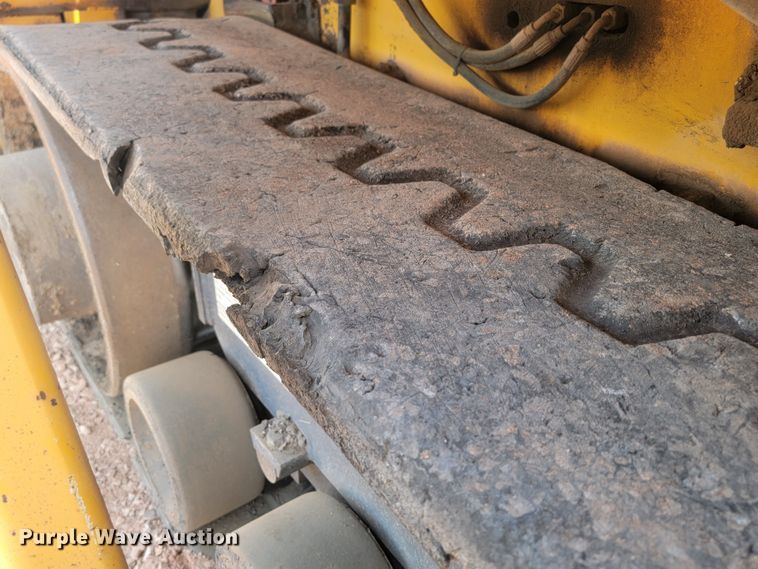 image for item LV9472 2004 Blaw Knox PF-5510  paver