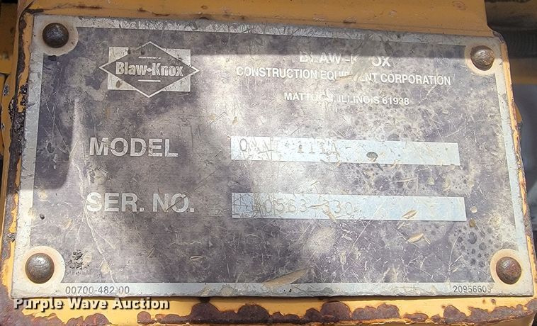 image for item LV9472 2004 Blaw Knox PF-5510  paver