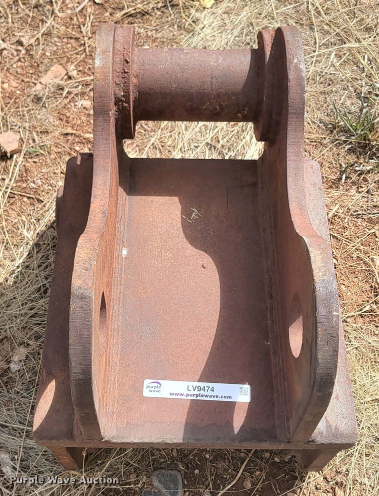 image for item LV9474 CP excavator quick coupler attachment