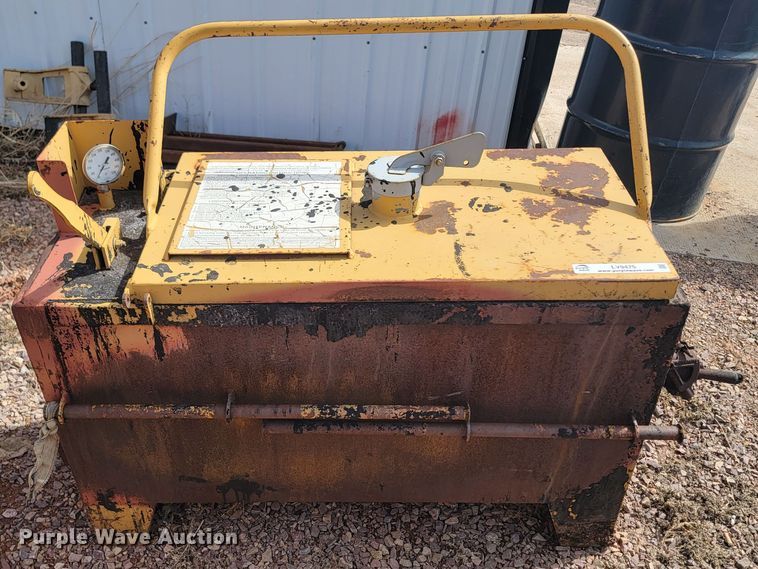 image for item LV9475 Crack sealing hot box