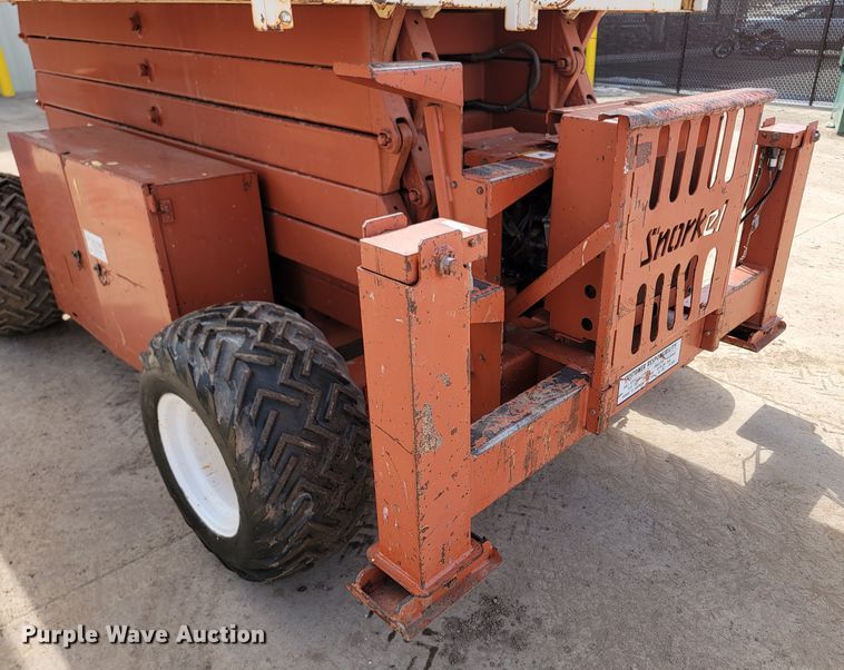 image for item LV9481 1997 Snorkel SLH4084HD  scissor lift