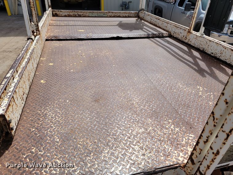 image for item LV9481 1997 Snorkel SLH4084HD  scissor lift