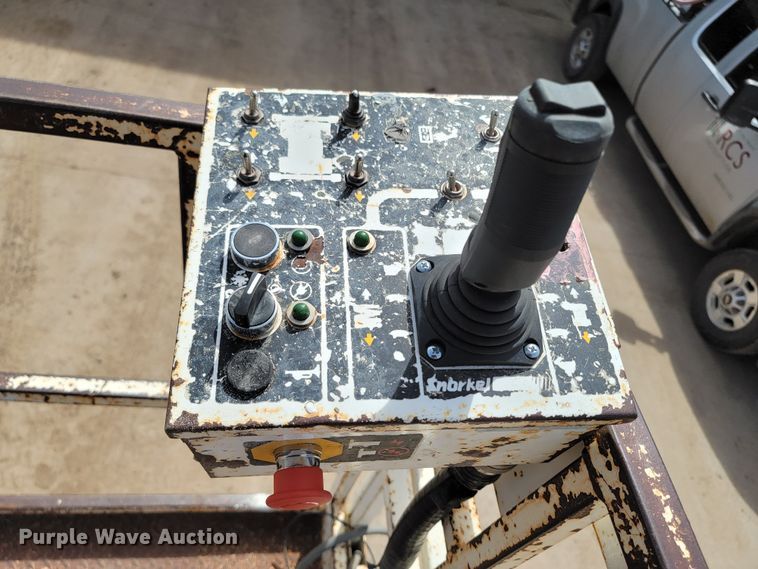 image for item LV9481 1997 Snorkel SLH4084HD  scissor lift