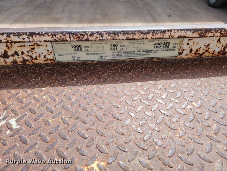 image for item LV9481 1997 Snorkel SLH4084HD  scissor lift