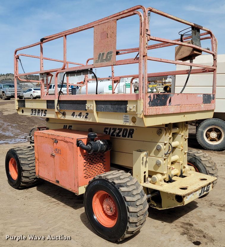 image for item LV9482 2000 JLG 33RTS  scissor lift