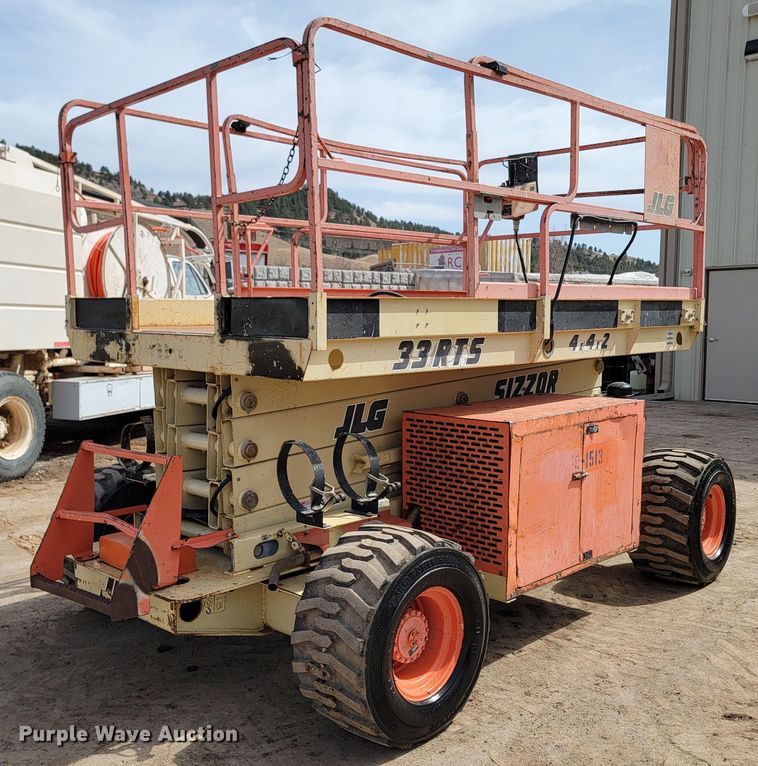 image for item LV9482 2000 JLG 33RTS  scissor lift