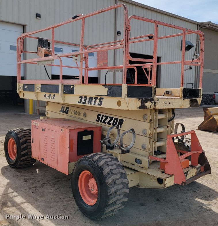 image for item LV9482 2000 JLG 33RTS  scissor lift
