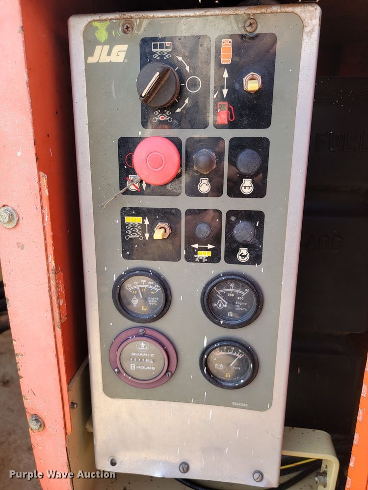 image for item LV9482 2000 JLG 33RTS  scissor lift