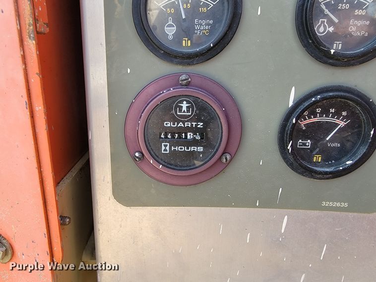 image for item LV9482 2000 JLG 33RTS  scissor lift