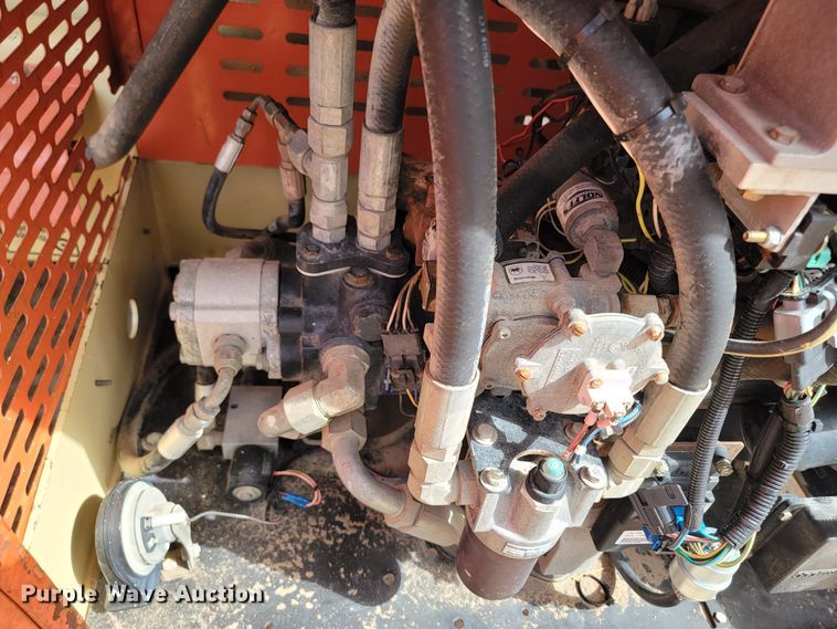 image for item LV9482 2000 JLG 33RTS  scissor lift