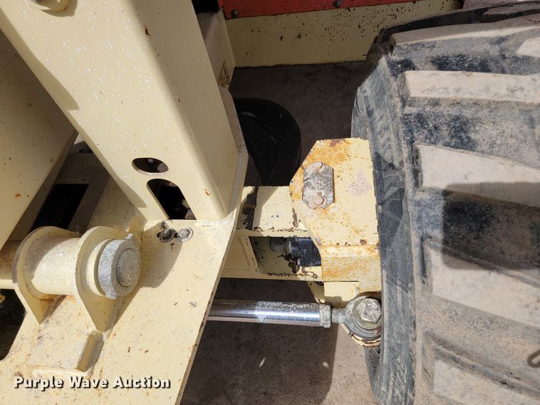 image for item LV9482 2000 JLG 33RTS  scissor lift