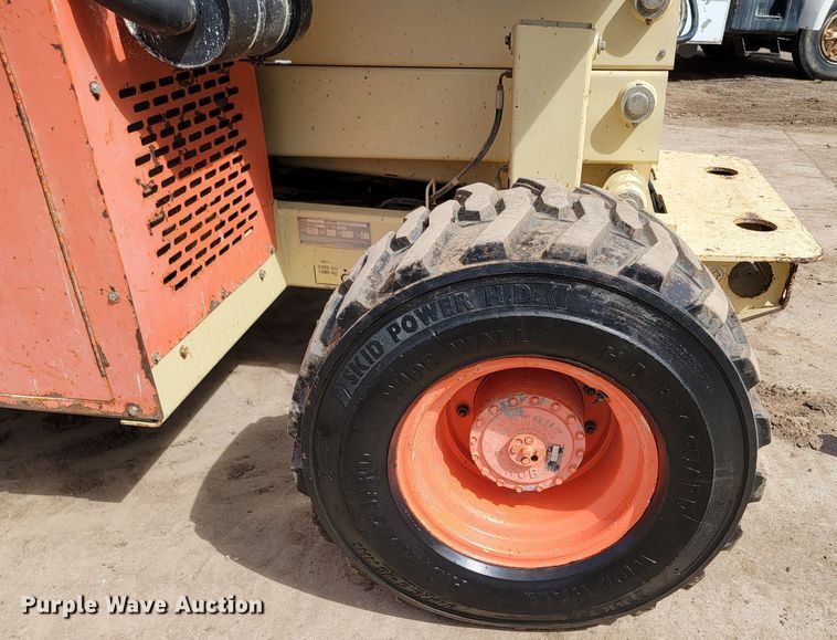 image for item LV9482 2000 JLG 33RTS  scissor lift