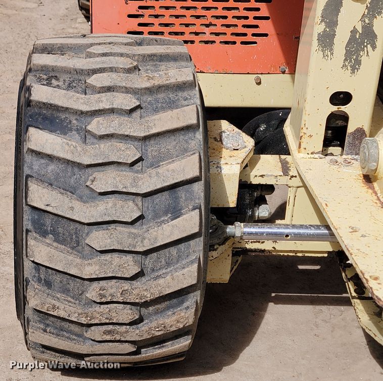 image for item LV9482 2000 JLG 33RTS  scissor lift