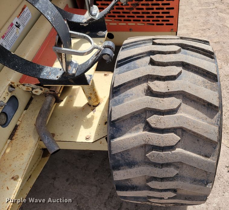 image for item LV9482 2000 JLG 33RTS  scissor lift