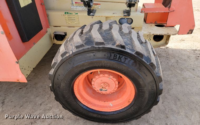 image for item LV9482 2000 JLG 33RTS  scissor lift