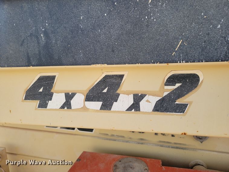 image for item LV9482 2000 JLG 33RTS  scissor lift