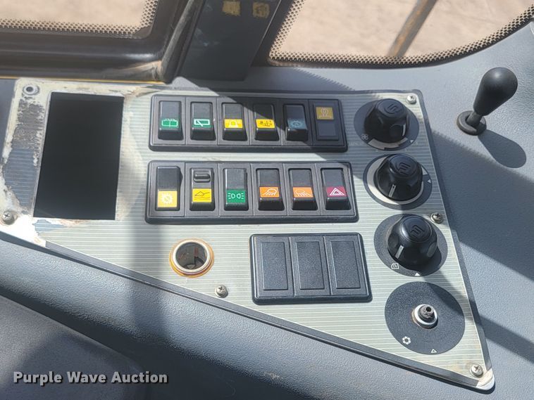 image for item LV9484 2000 New Holland LW190  wheel loader