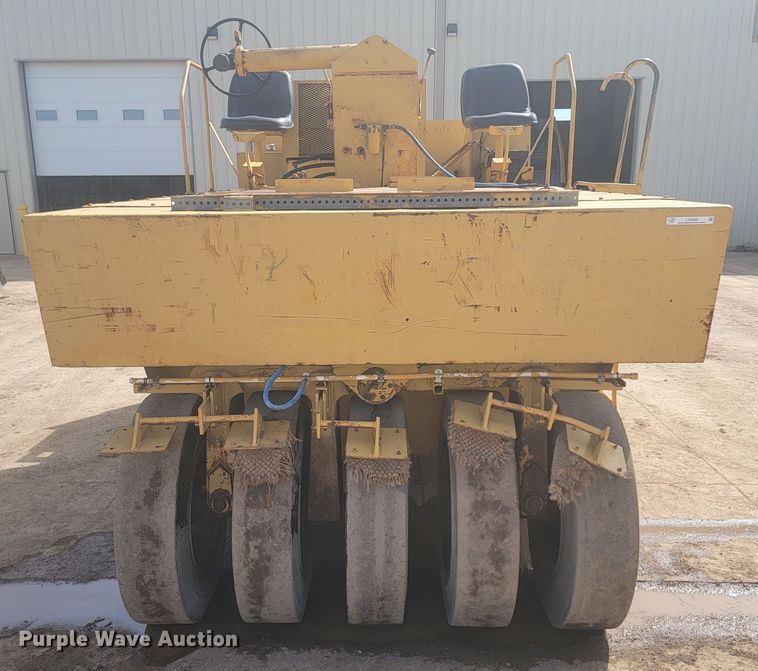 image for item LV9485 1989 Ferguson SP-1130  pneumatic roller