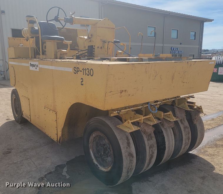 image for item LV9485 1989 Ferguson SP-1130  pneumatic roller