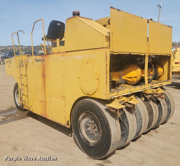 image for item LV9485 1989 Ferguson SP-1130  pneumatic roller