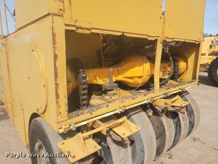 image for item LV9485 1989 Ferguson SP-1130  pneumatic roller