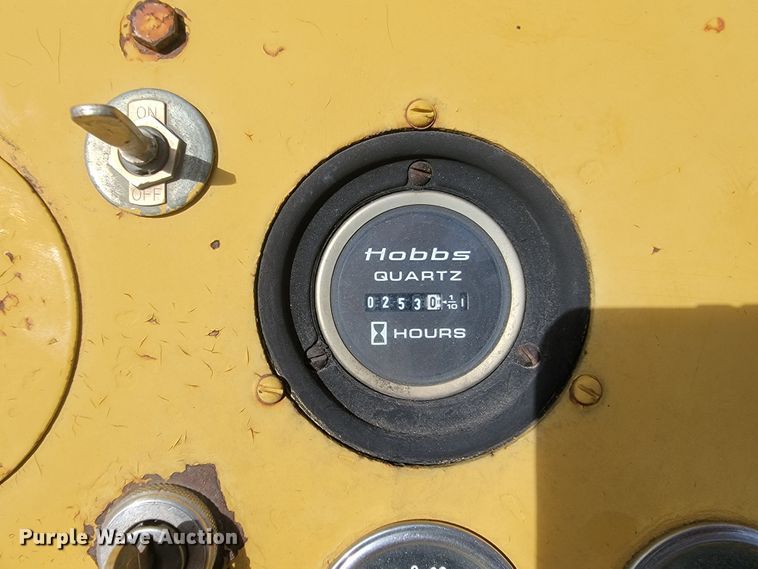 image for item LV9485 1989 Ferguson SP-1130  pneumatic roller