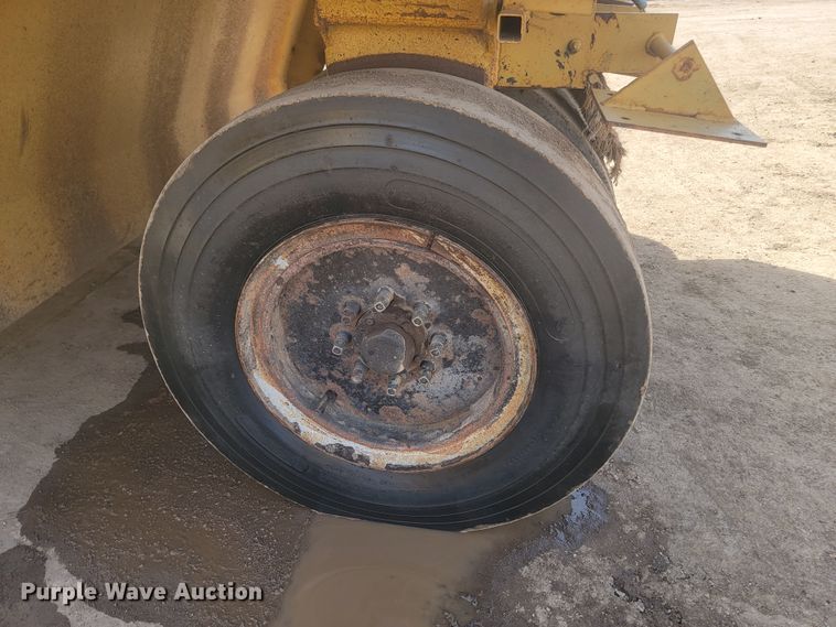 image for item LV9485 1989 Ferguson SP-1130  pneumatic roller