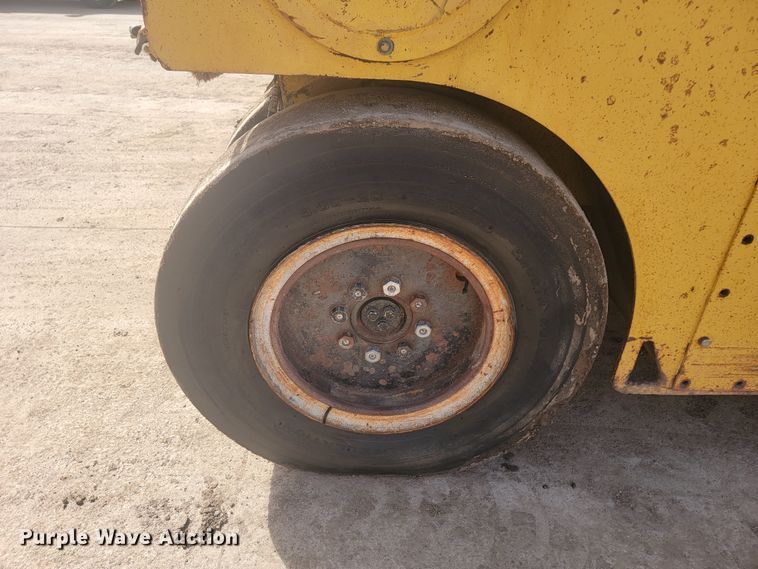 image for item LV9485 1989 Ferguson SP-1130  pneumatic roller