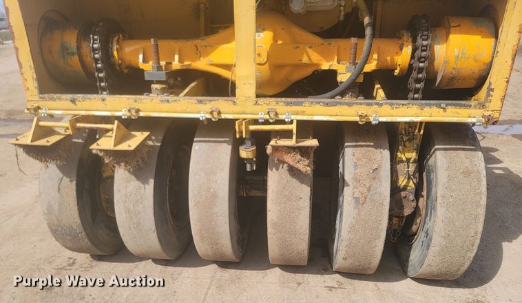 image for item LV9485 1989 Ferguson SP-1130  pneumatic roller