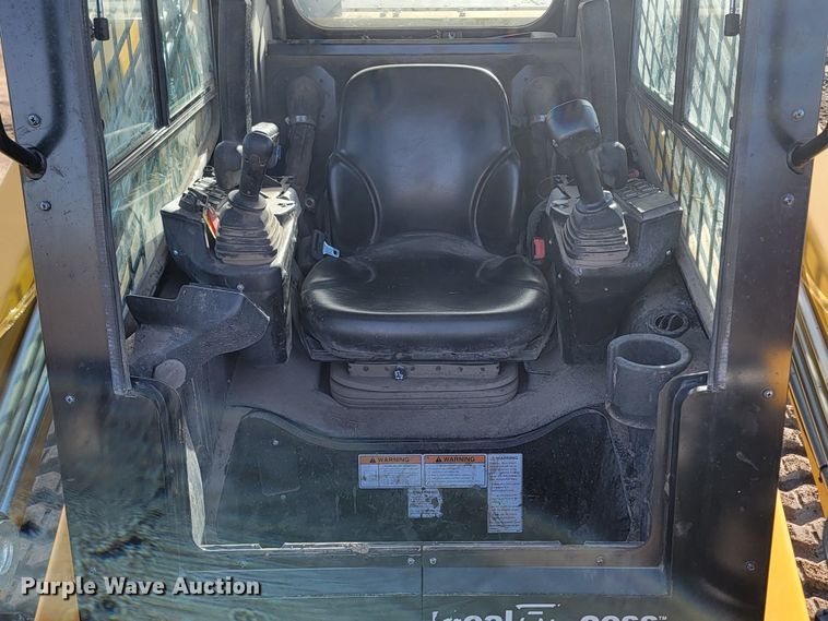 image for item LV9486 2021 Gehl VT320  tracked skid steer loader