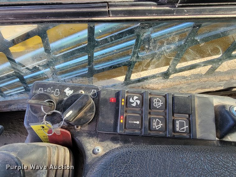 image for item LV9486 2021 Gehl VT320  tracked skid steer loader