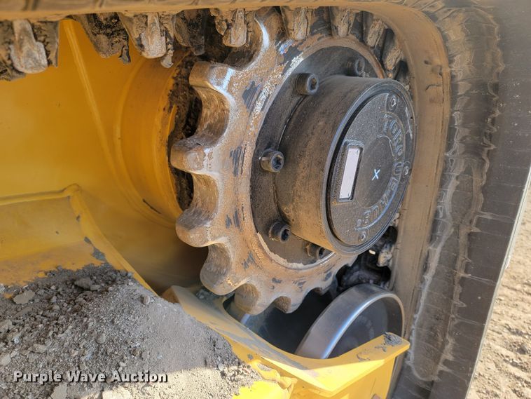 image for item LV9486 2021 Gehl VT320  tracked skid steer loader