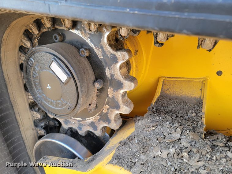 image for item LV9486 2021 Gehl VT320  tracked skid steer loader