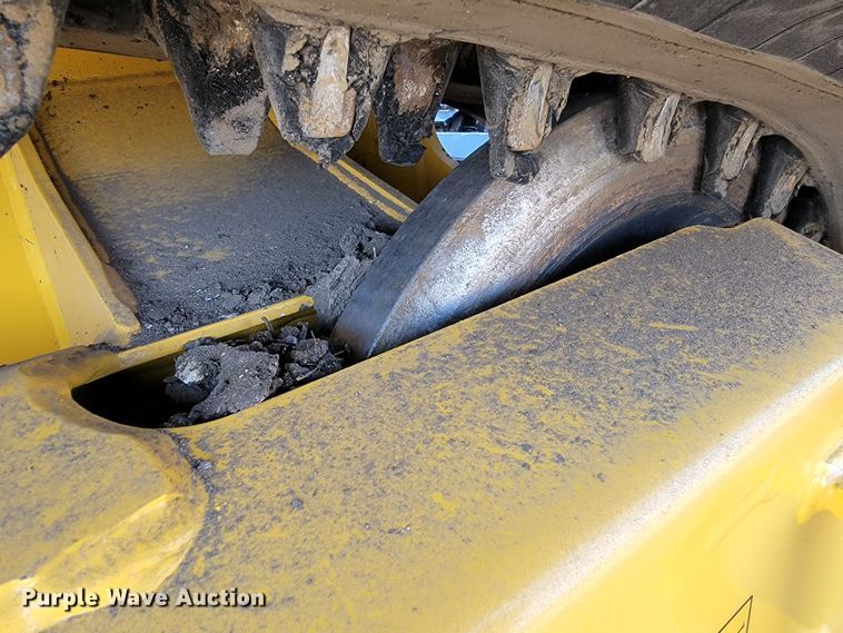 image for item LV9486 2021 Gehl VT320  tracked skid steer loader