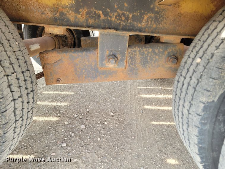 image for item LV9503 1998 Eager Beaver  equipment trailer