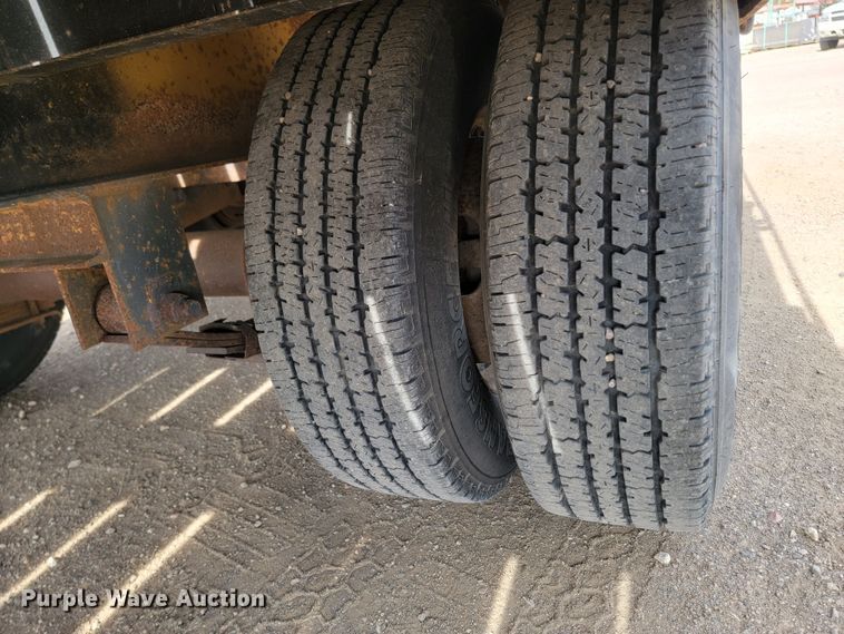 image for item LV9503 1998 Eager Beaver  equipment trailer