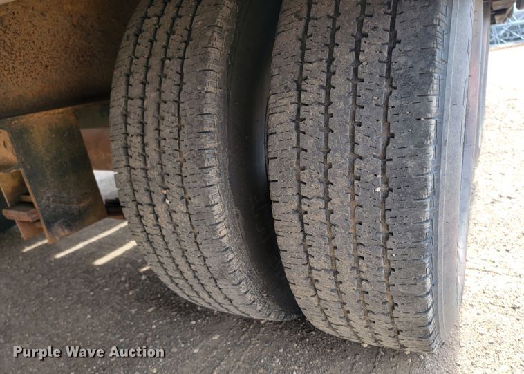 image for item LV9503 1998 Eager Beaver  equipment trailer