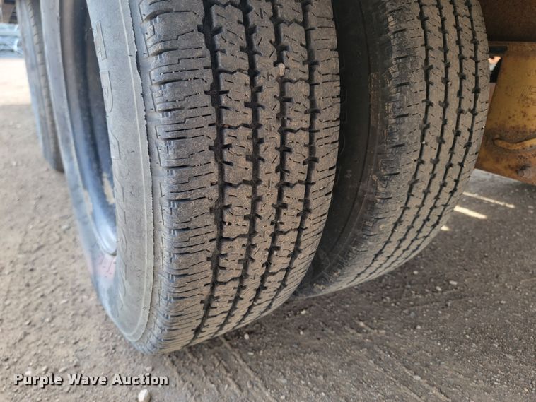 image for item LV9503 1998 Eager Beaver  equipment trailer