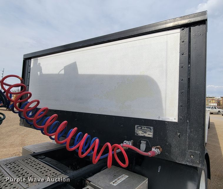 image for item LV9504 1998 Nu Van  flatbed trailer