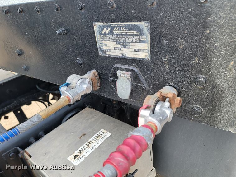 image for item LV9504 1998 Nu Van  flatbed trailer