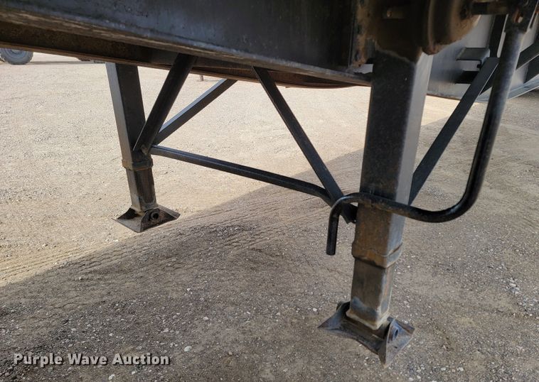 image for item LV9504 1998 Nu Van  flatbed trailer