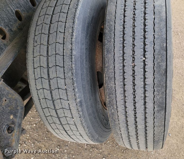 image for item LV9504 1998 Nu Van  flatbed trailer