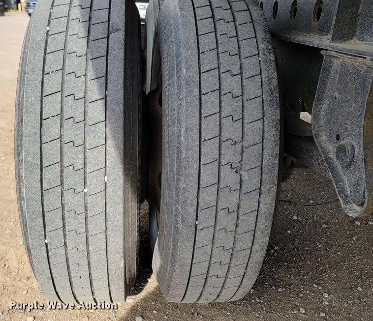 image for item LV9504 1998 Nu Van  flatbed trailer