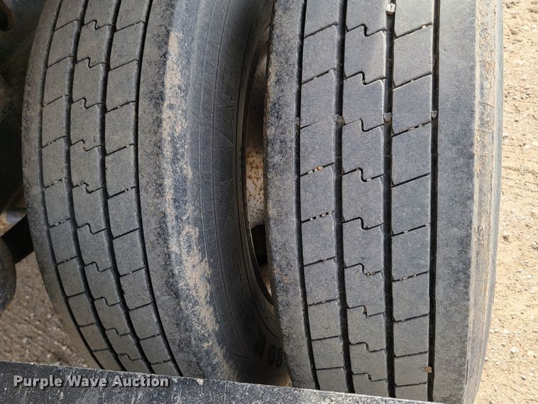 image for item LV9504 1998 Nu Van  flatbed trailer