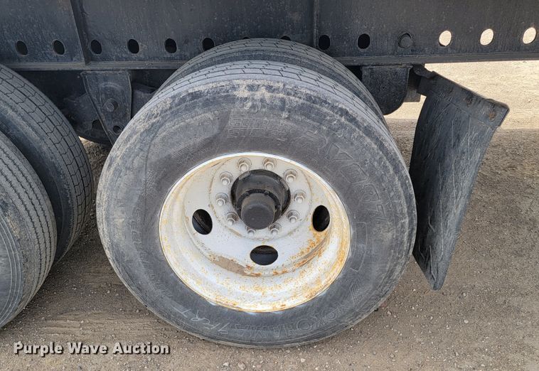 image for item LV9504 1998 Nu Van  flatbed trailer